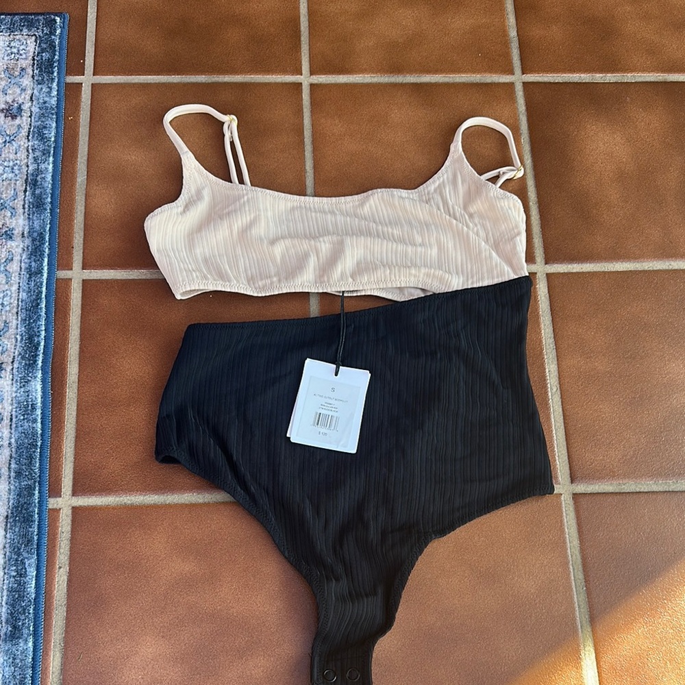 Chic Ribbed Bikini Set in Cream and Black